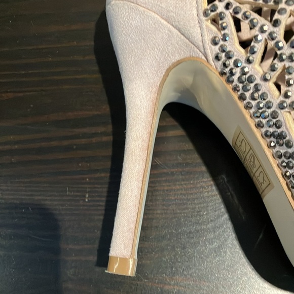 Fabulous Betsey Johnson cream with gunmetal bling caged peep toe 4” bootie. - Picture 6 of 16